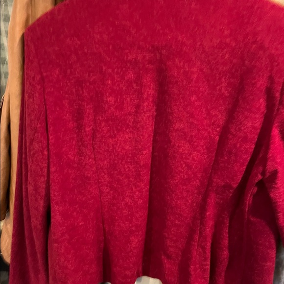 Great red top with snakeskin pattern around the middle front. And collar. - Picture 4 of 4